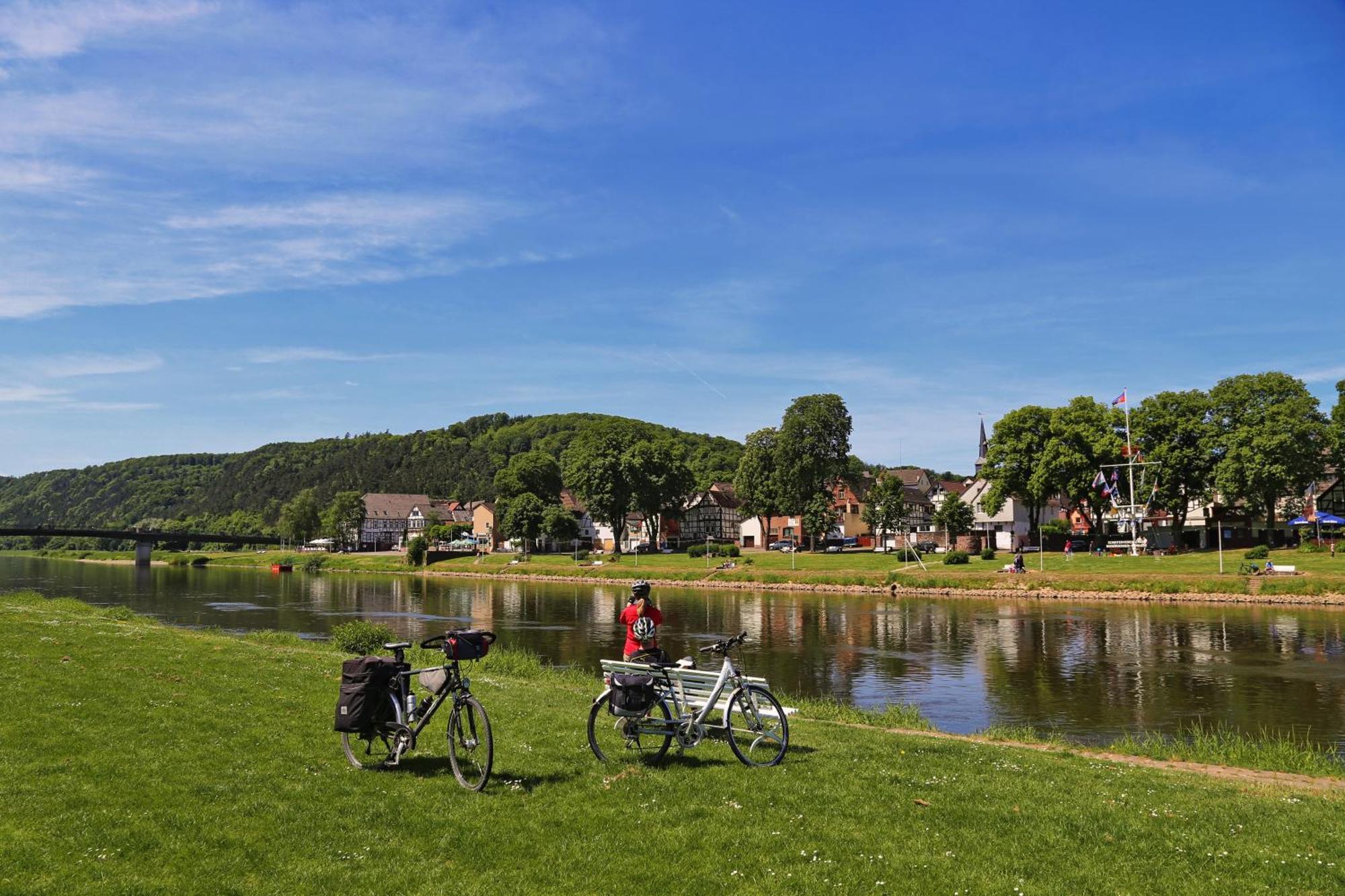 Ferienwohnungen Am Weserstrand Боденвердер Екстериор снимка